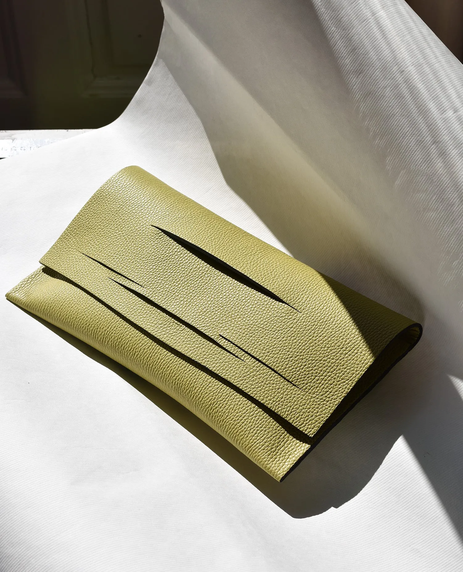 Balance Clutch - Lemon Cream   Colours