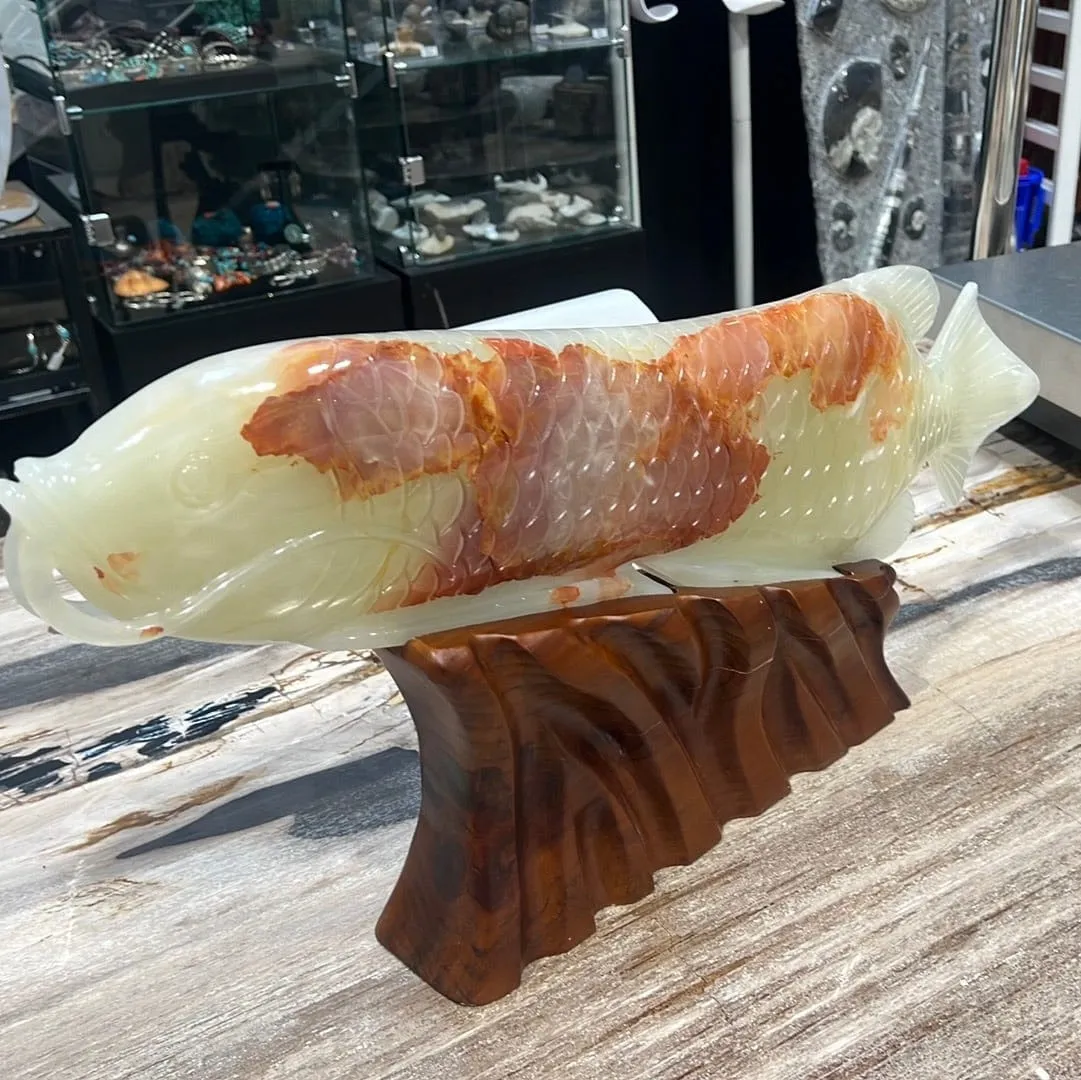 Beautiful Fish Crystal Carving - A Symbol of Abundance and Prosperity