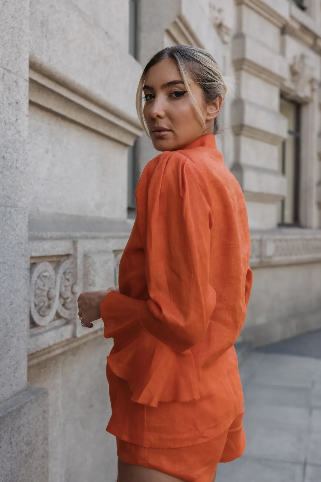 BLUSA LARANJA COM NÓ