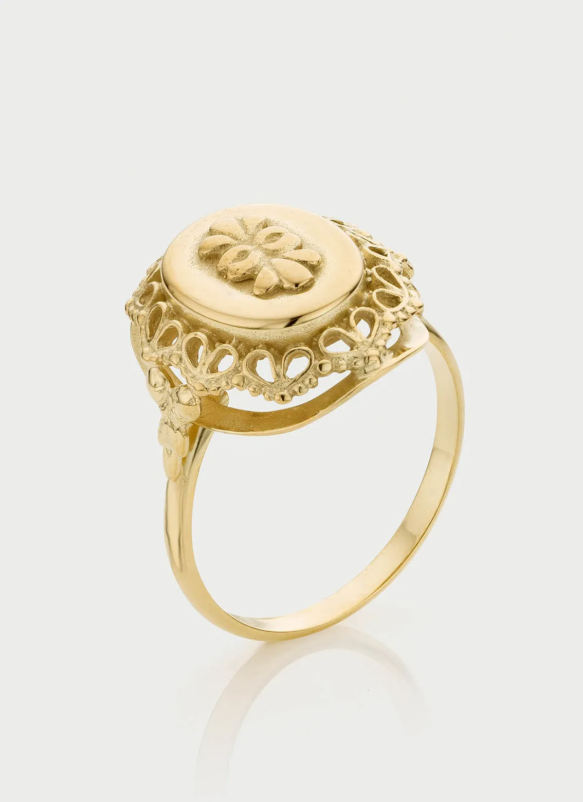 Dolly signet ring 14k gold