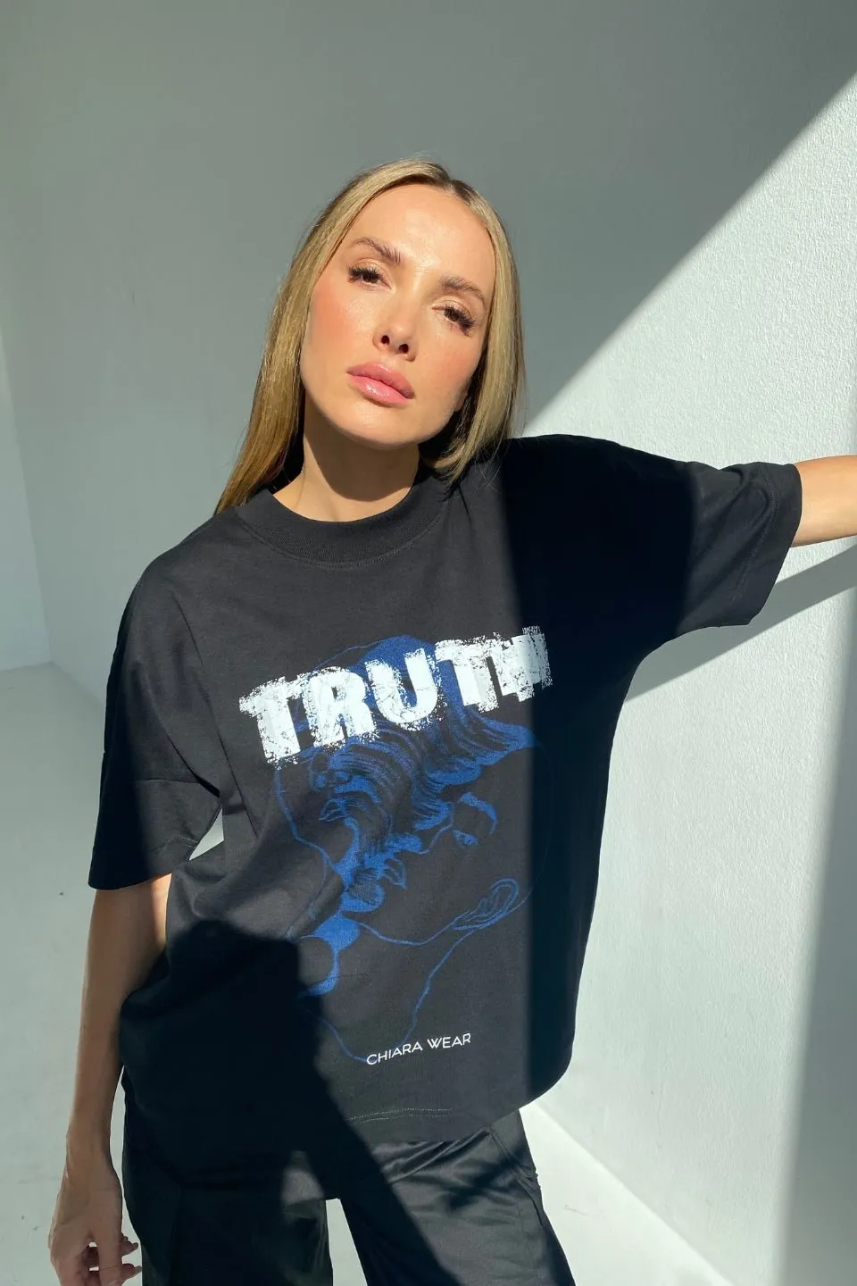 T-shirt damski oversize TRUTH - czarny